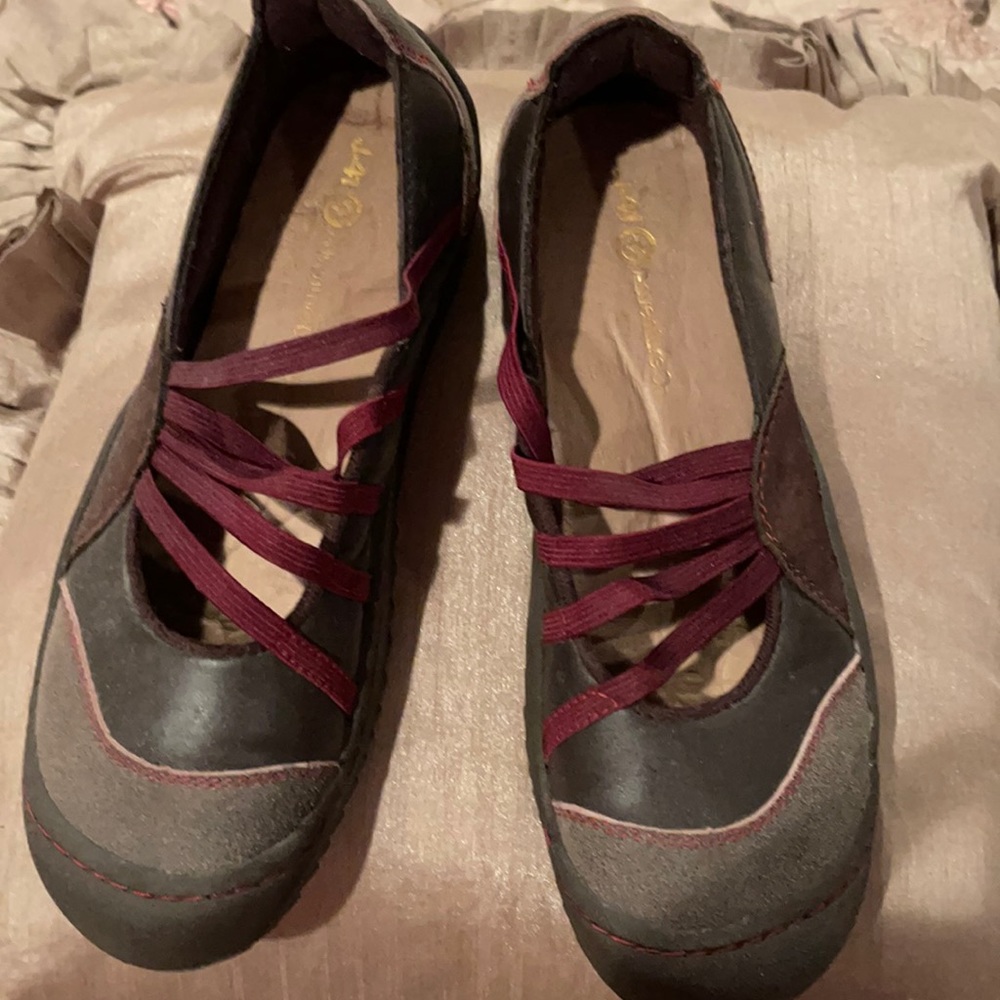 Ladies size 9 /J-41 slip on shoe